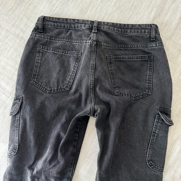 Zara Mid-Rise Cargo Jeans in Black - Picture 3 of 6